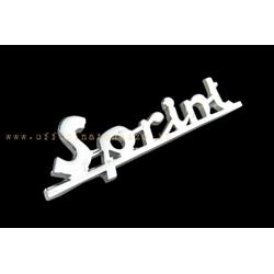 Delante del emblema "Sprint"