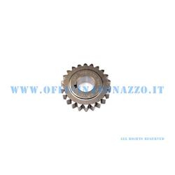Pinion 22 meshes with primary DRT Z Z 72 (Ratio 3.30) straight teeth for Vespa 50 - Primavera - ET3