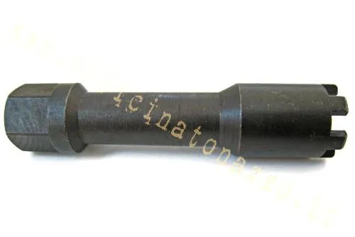 Chiave lunga a settori per la ghiera frizione castellata delle Vespa Largeframe. Per smontaggio e montaggio con frizione bloccata.