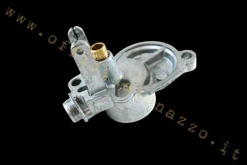 Coperchio camera galleggiante 9011819 per carburatore SI Vespa. Verificare sigla del carburatore, sede dello spillo, raccordo benzina e guarnizione.
