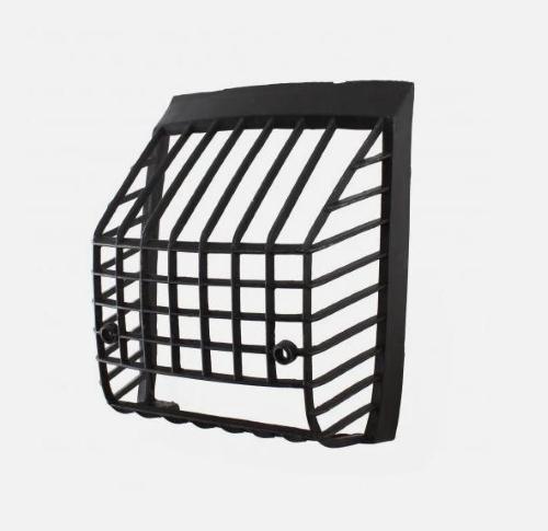 Griglia in plastica nera per fanale posteriore Vespa PX 80, 125, 150 e 200 Arcobaleno. Verificare la forma del gruppo ottico prima del montaggio.