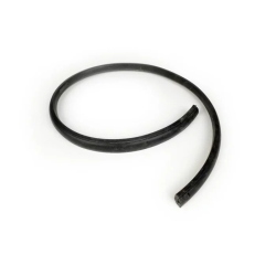 Guarnizione cofano sinistro BGM ORIGINAL 51702 per Vespa PX e T5: gomma nera, fori predisposti per contatto freccia e rivetto, GTIN 4251389130215.