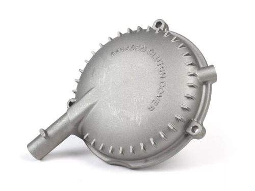 Coperchio frizione maggiorato Pinasco 26482080 con alette per dissipare il calore, destinato a Vespa Largeframe compatibili.