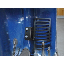 Supporto lato destro per tanica olio - portapacchi per scudo interno -MRP- Vespa Smallframe, Largeframe 10 pollici - da montare sul filetto per il supporto anteriore ruota di scorta
