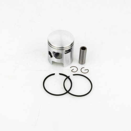 Pistone Pinasco Ø46 mm selezione A, spinotto 10 mm e due fasce per Piaggio Ciao e Si con gruppo termico compatibile.