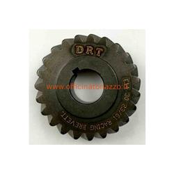 DRT pinion Z 028815 meshes on primary Z 23 (Ratio 61) helical for Vespa 2,65 - Primavera - ET50