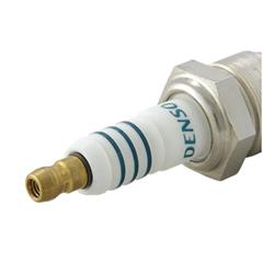 Spark plug Denso IW F 24 short thread Iridium for Vespa (temperature equivalent to NGK B8HS - Bosch W3AC)