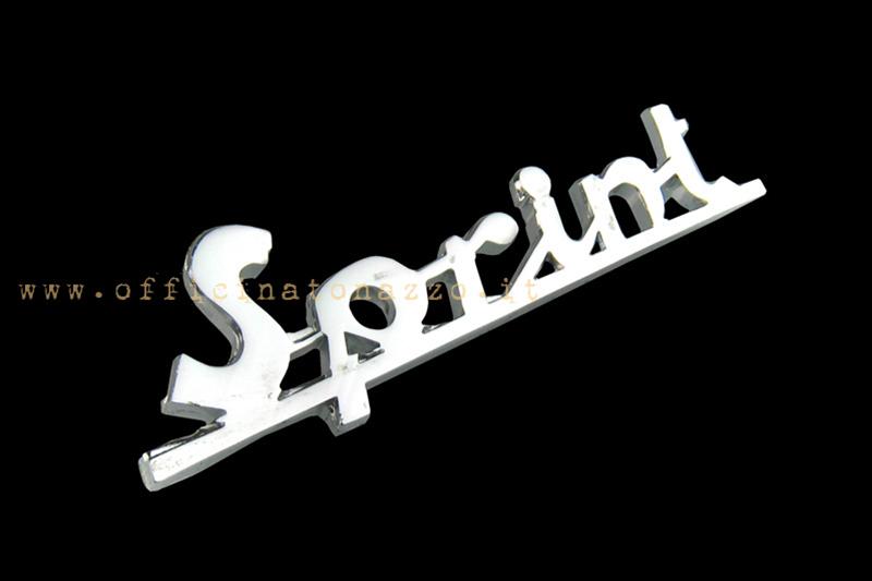 Delante del emblema "Sprint"