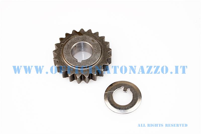 Pinion DRT Z 21 meshes on primary Z 72 (Ratio 3,43) straight teeth for Vespa 50 - Primavera - ET3