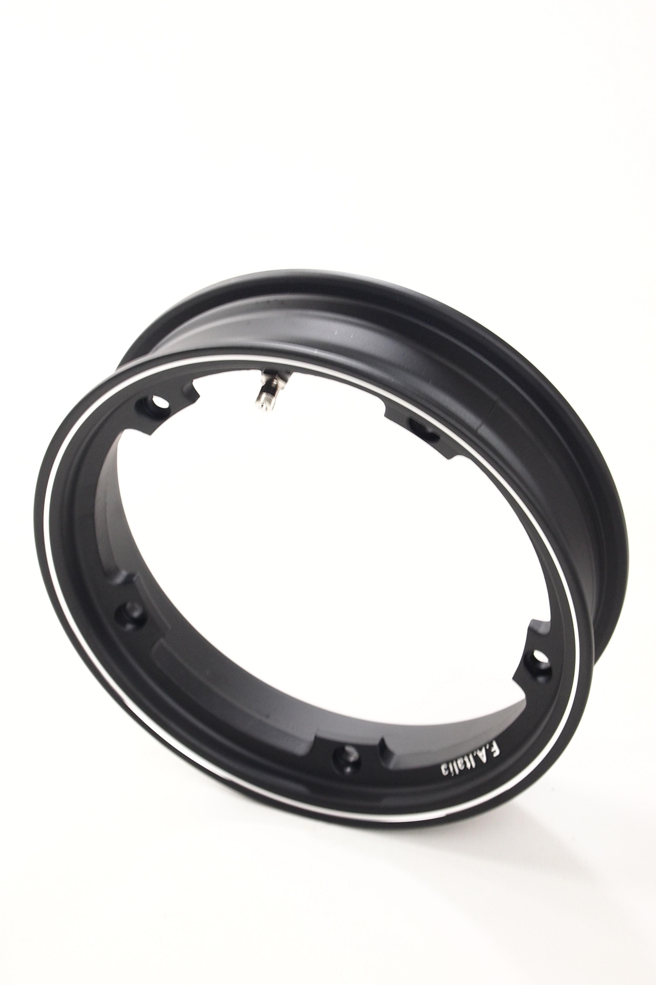Cercle tubeless en alliage de canal 2.10x10 "noir pour Vespa PX - 50 - Primavera - ET3 (avec valve et écrous)