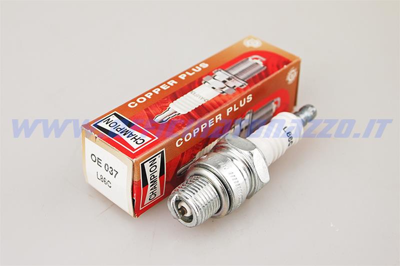 Spark plug CHAMPION L86C short thread for Vespa (degree of temperature equivalent to NGK B6HS - Bosch W7AC)