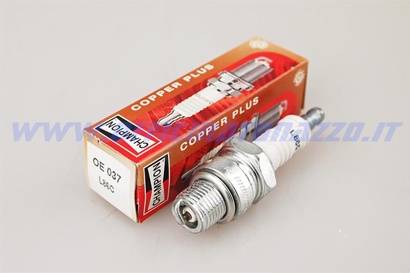 Spark plug CHAMPION L86C short thread for Vespa (equivalent degree of temperature at NGK B6HS - Bosch W7AC)