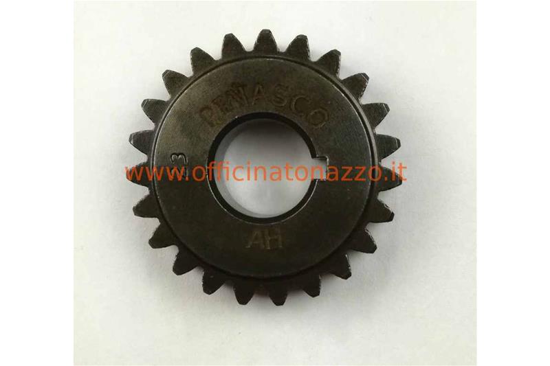 Pinion Pinasco Z 23 meshes with primary Z 72 (Ratio 3,15) straight teeth for Vespa 50 - Primavera - ET3