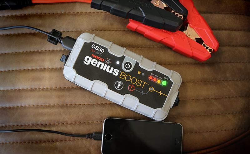C10003000 - Tragbarer Notbatteriestarter mod. Noco Genius Boost GB30 für Vespa, Auto, Motorrad: 12V - 400A (mit LED-Leuchten und USB / Micro-USB)