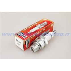 Spark plug CHAMPION L86C short thread for Vespa (degree of temperature equivalent to NGK B6HS - Bosch W7AC)