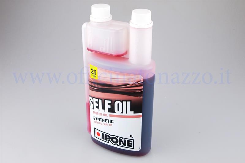 Synthetic-based Ipone Self Oil blend oil with integrated 1 liter measuring cup for Vespa