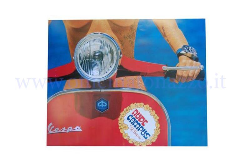 L'affiche Vespa Saint Tropez mesure 48 x 67 cm