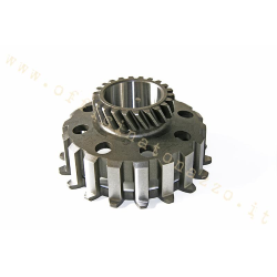 Pinion gear Z 22 meshes with primary gear Z67 - Z68 for Vespa 8-spring clutch