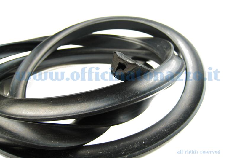 Profilo in gomma nero bauletto Vespa
