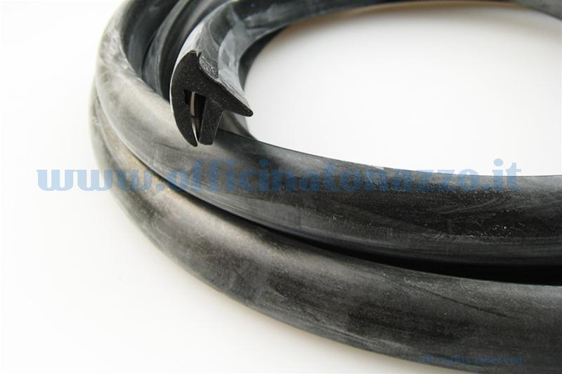 Black rubber profile for bonnets (length 3 meters) for Vespa GTR - GT - TS - Rally