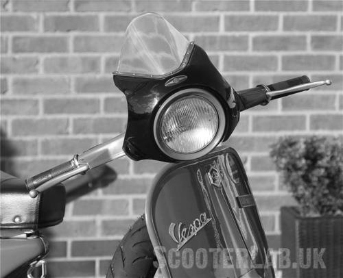 Flyscreen SLUK, carbon-look, per Vespa 125 GTR/TS/150 SprintV/180-200 Rally come simpatico accessorio