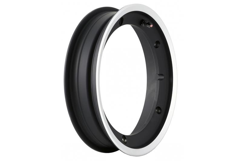 Circle SIP tubeless 2.10x10 ", black with polished edge for Vespa 50-125-150-200, Rally, PX, Sprint etc. (pre-mounted valve and including nuts)