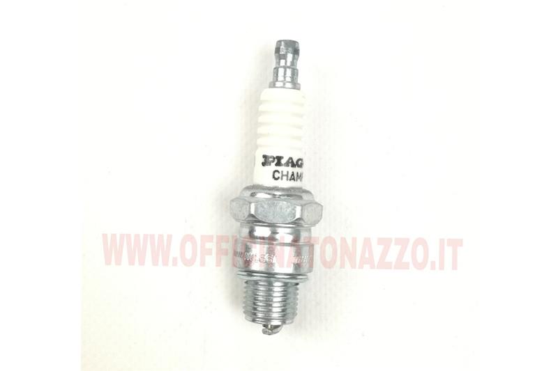 Spark plug CHAMPION L86M short thread for Vespa (equivalent degree of temperature at NGK B6hS - Bosch W7aC) marked Piaggio