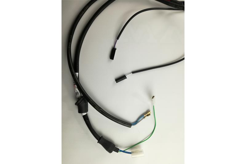 Sistema eléctrico completo con conectores, para Vespa PX con freno de disco, con batería original Piaggio, con flechas ref. bacalao. 580347