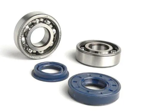 Kit BGM Original BGM1101 per albero motore Minarelli 50 cc: due cuscinetti SKF 6204/C4 con gabbia metallica e due paraoli.