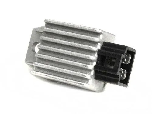 Regolatore di tensione OEM Quality BGM7120 a 4 poli per scooter GY6 4T 50-125 cc, motori 139QMA/B, 152QMI e 157QMJ.