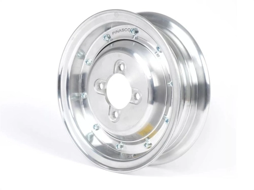 Cerchio Pinasco 25471003 tubeless scomponibile 2.10x8 in alluminio lucidato per Vespa Wideframe compatibili con ruote da 8 pollici.