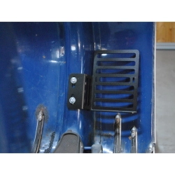 Supporto lato destro per tanica olio - portapacchi per scudo interno -MRP- Vespa Smallframe, Largeframe 10 pollici - da montare sul filetto per il supporto anteriore ruota di scorta