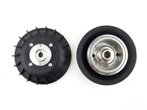 Volano Pinasco Flytech 25066837, cono 20 mm e massa 0,9 kg, per Vespa PK 50/125, PK XL, ETS e Ape con accensione Flytech compatibile. Verificare cono e statore; non è un kit completo.