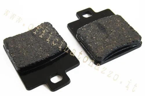 Pastiglie Ferodo FDB784 da 31,7x51,1x5,6 mm per pinza Grimeca anteriore di Vespa PX Disc compatibili. Verificare sagoma e spessore.