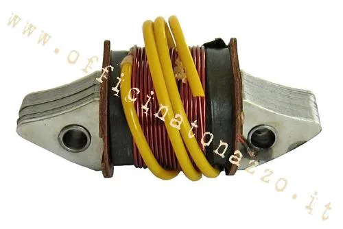 Bobina luce statore con interasse 43 mm per Vespa e Ape compatibili, riferimenti Piaggio 20842 e 82151. Verificare fili e posizione.