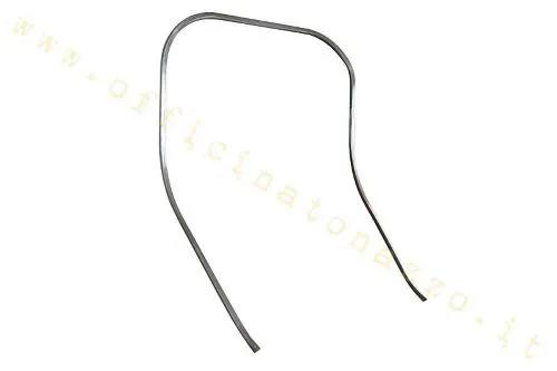 Bordo scudo monopezzo in alluminio nero semilucido per Vespa 50, 90, Primavera ed ET3. Installazione con attrezzo a rulli idoneo.