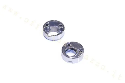 Coperchietto rotondo cromato CIF 5657 per serratura bloccasterzo Vespa 50, Primavera, ET3 e PX prima serie, con fissaggio a due ribattini.