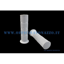 Coppia di manopole RMS grigie in gomma, diametro interno 22 mm, per Vespa Sprint Veloce. Verificare entrambi i tubi comando prima del montaggio.