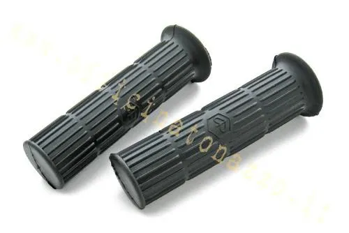 Coppia di manopole nere F.A. Italia da 24 mm per Vespa PX prima serie, Sprint Veloce, Rally e TS. Per GT e GTR verificare profilo e misure.
