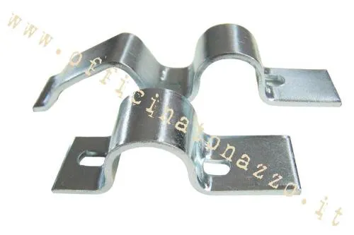 Coppia staffe 5504-A per cavalletto centrale da 22 mm di Vespa PX e PE compatibili. Riferimenti comparativi Piaggio 176167 e 176168.