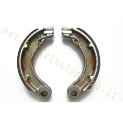 Ganasce posteriori Newfren GF0127, larghezza 23 mm e due sedi, per Vespa 125 VNB4T-VNB6T e 150 VBB2T con tamburo da 8 pollici.
