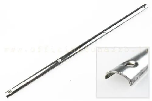 Listello singolo Olympia 1180048 in acciaio inox per tappetino centrale Vespa PX 125-150 prima serie. Verificare fori; viti non dichiarate incluse.