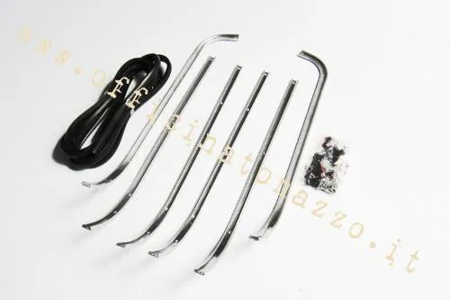 Kit CIF 5371 per Vespa PX e PE: strisce in alluminio tenero da 18 mm, profili in gomma, puntali forati e ribattini inclusi.