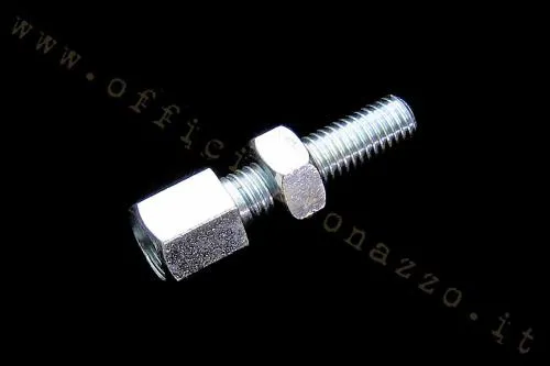 Registro esagonale M7 lungo 35 mm per cavo freno posteriore Vespa. Verificare filetto, sede della guaina e configurazione del comando.
