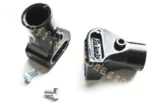 Scarpette in alluminio nero per cavalletto Vespa con tubo da 20 mm. Prima del montaggio verificare diametro e sistema di fissaggio.