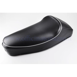 Sella monoposto Dieffe P0010 nera con gobba, telaio a molle e imbottitura ad alta densità per Vespa 50 R, Special, L, N ed Elestart.