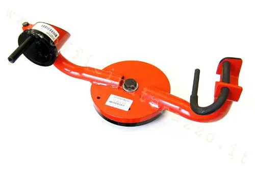 Supporto da officina per motori Vespa Largeframe, fissabile in morsa e ruotabile per accedere ai diversi lati del motore durante la manutenzione.