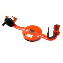 Supporto da officina per motori Vespa Largeframe, fissabile in morsa e ruotabile per accedere ai diversi lati del motore durante la manutenzione.