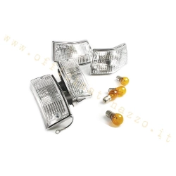 Kit BGM ORIGINAL con quattro frecce, lenti bianche, cornici cromate e lampadine per Vespa PX e T5. Set completo con omologazione E-mark.