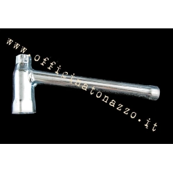 Chiave candela RMS 267000200 da 13×13×21 mm per Vespa 50, 90, Primavera, ET3 e PK compatibili. Verificare esagono e spazio di accesso.